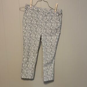 Black and White Leaf Print Capris